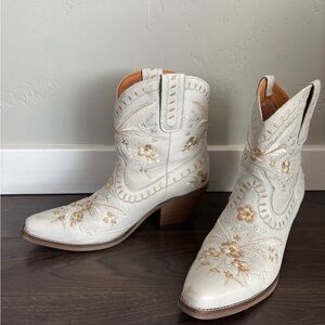 * SOLD— White Embroidered Western Boots